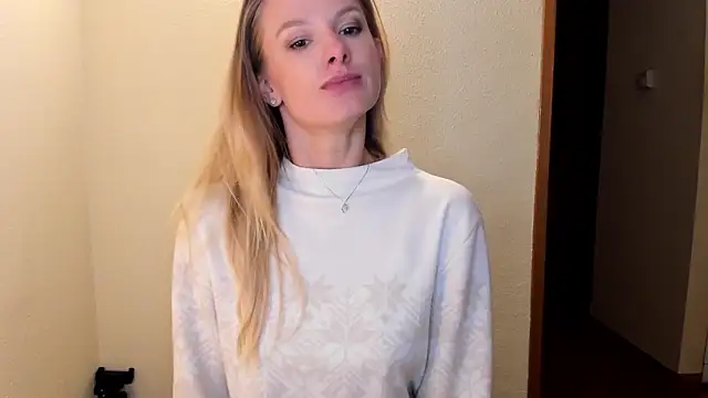 Snapshot of Annloveyou chatting on 10-26-25, 10:43 Annloveyou online show from 10-26-25, 10:43