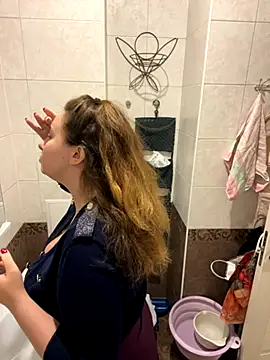 DienkaGreen online show from 11-16-25, 06:34