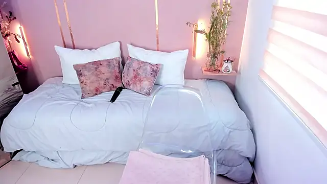 Snapshot of lena_paulxo chatting on 02-25-26, 06:30 lena paulxo online show from 02-25-26, 06:30