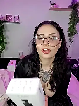 Snapshot of Moxxxie chatting on 12-05-24, 05:12 Moxxxie online show from 12-05-24, 05:12