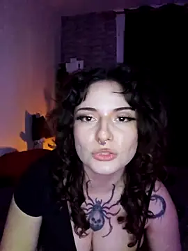 Snapshot of Moxxxie chatting on 11-19-25, 05:24 Moxxxie online show from 11-19-25, 05:24