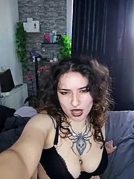 Snapshot of Moxxxie chatting on 11-12-25, 03:16 Moxxxie online show from 11-12-25, 03:16