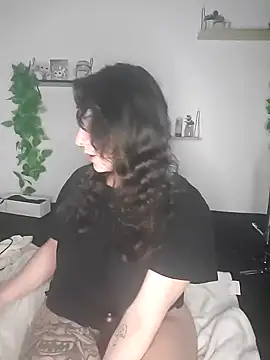 Snapshot of Moxxxie chatting on 02-26-25, 06:19 Moxxxie online show from 02-26-25, 06:19