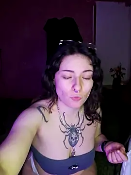 Snapshot of Moxxxie chatting on 02-27-26, 05:35 Moxxxie online show from 02-27-26, 05:35