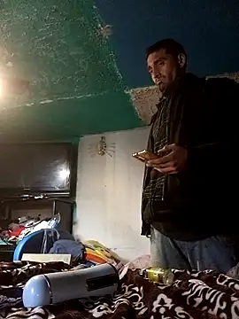 Wero4200 online show from 11-29-25, 04:40