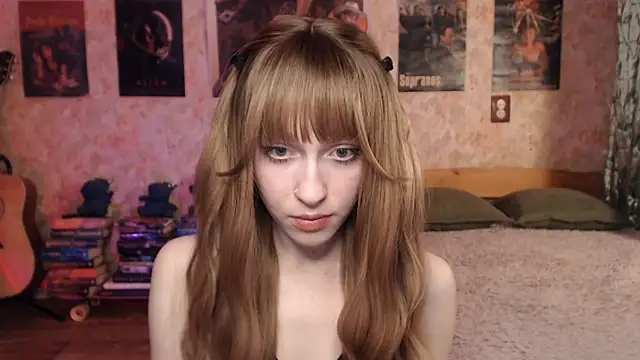 Snapshot of Friendly_Ellie chatting on 02-12-26, 01:11 Friendly Ellie online show from 02-12-26, 01:11