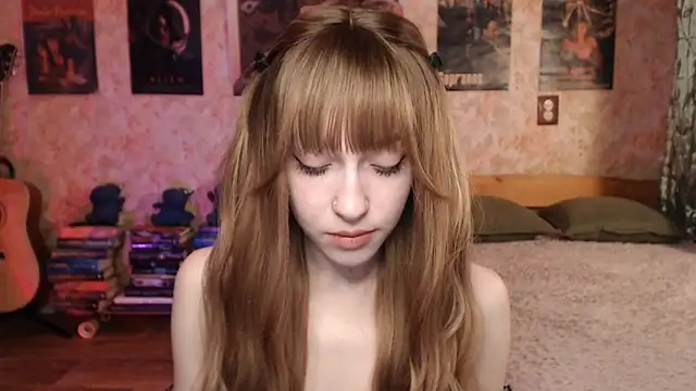 Snapshot of Friendly_Ellie chatting on 02-11-26, 11:15 Friendly Ellie online show from 02-11-26, 11:15