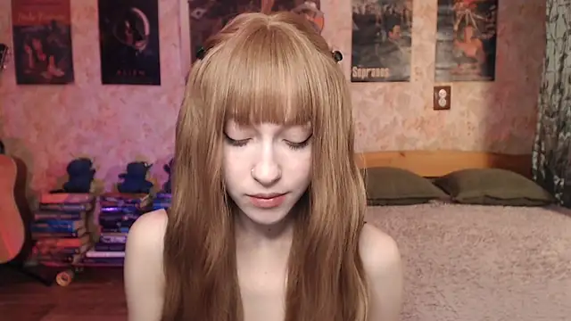 Snapshot of Friendly_Ellie chatting on 02-01-26, 12:20 Friendly Ellie online show from 02-01-26, 12:20