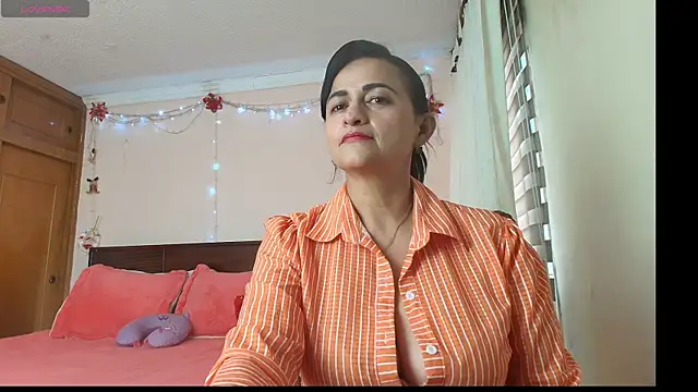 ISABEEL SOFIA01 online show from 04-17-26, 09:28