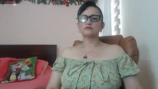 ISABEEL SOFIA01 online show from 10-17-25, 05:04