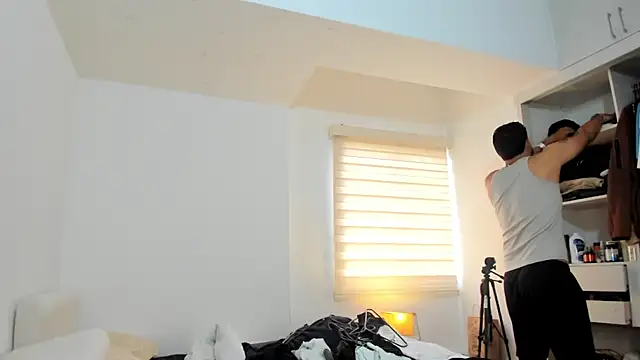 Justyn Torres online show from 10-16-25, 02:03