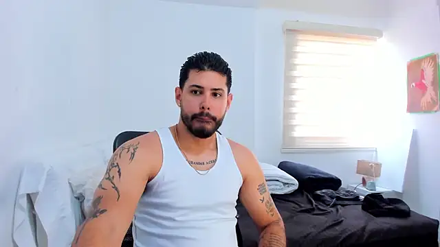 Justyn Torres online show from 11-21-25, 04:39