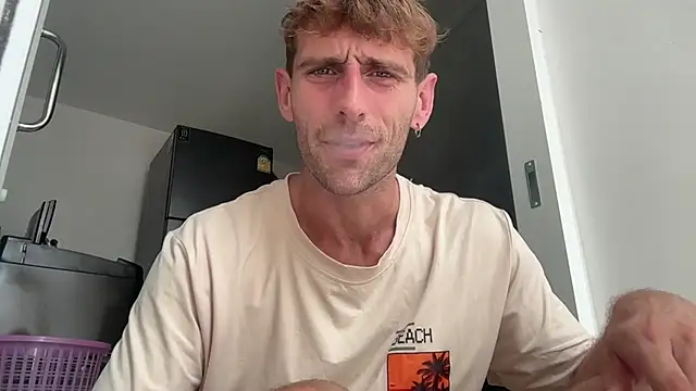 Snapshot of lukegunn chatting on 02-19-25, 06:55 lukegunn online show from 02-19-25, 06:55