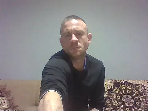 Snapshot of aroj95 chatting on 10-31-25, 04:42 aroj95 online show from 10-31-25, 04:42