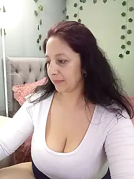 Snapshot of camilalatti chatting on 01-08-25, 12:17 camilalatti online show from 01-08-25, 12:17