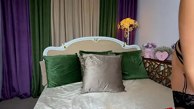 Snapshot of VanessaJonson chatting on 03-10-25, 05:33 VanessaJonson online show from 03-10-25, 05:33