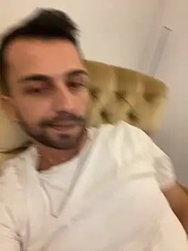 Snapshot of Emre-34 chatting on 11-09-25, 03:49 Emre-34 online show from 11-09-25, 03:49