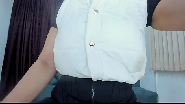 Snapshot of cintiagreyx chatting on 10-07-25, 11:22 cintiagreyx online show from 10-07-25, 11:22