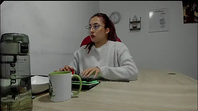 Snapshot of Scarlett_Sen chatting on 02-15-25, 01:38 Scarlett Sen online show from 02-15-25, 01:38