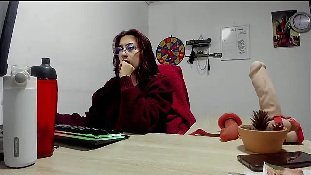 Snapshot of Scarlett_Sen chatting on 03-19-25, 01:51 Scarlett Sen online show from 03-19-25, 01:51