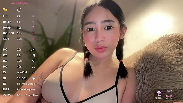 Snapshot of GenesisCastillano chatting on 10-24-25, 10:36 GenesisCastillano online show from 10-24-25, 10:36