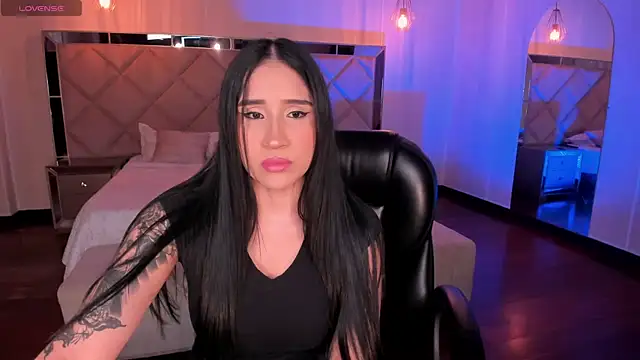 Snapshot of NickyLawson chatting on 10-11-25, 03:40 NickyLawson online show from 10-11-25, 03:40