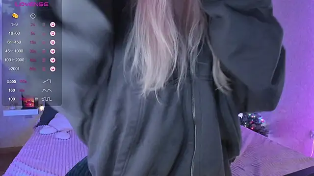 Snapshot of Misty_Shadow chatting on 12-26-24, 01:40 Misty Shadow online show from 12-26-24, 01:40