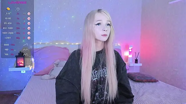 Snapshot of Misty_Shadow chatting on 02-28-25, 07:03 Misty Shadow online show from 02-28-25, 07:03