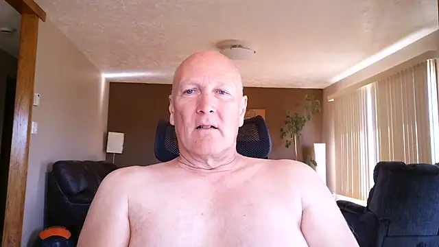 Snapshot of BasicAnt chatting on 05-19-26, 03:19 BasicAnt online show from 05-19-26, 03:19