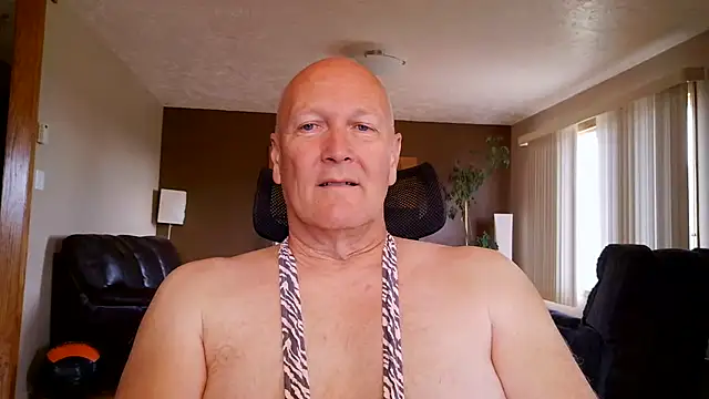 Snapshot of BasicAnt chatting on 06-03-26, 02:33 BasicAnt online show from 06-03-26, 02:33