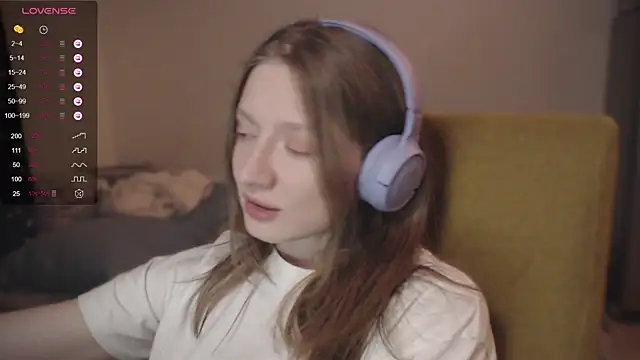 Snapshot of mollytuck chatting on 12-19-24, 01:51 mollytuck online show from 12-19-24, 01:51