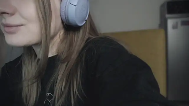 Snapshot of mollytuck chatting on 01-18-25, 12:04 mollytuck online show from 01-18-25, 12:04