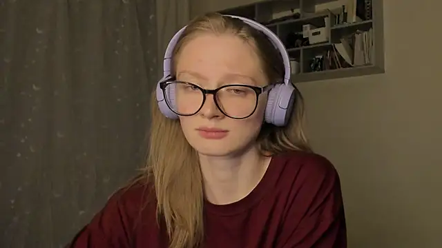 Snapshot of mollytuck chatting on 09-18-25, 03:04 mollytuck online show from 09-18-25, 03:04