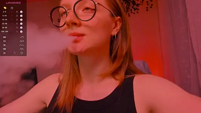 Snapshot of mollytuck chatting on 10-17-25, 03:14 mollytuck online show from 10-17-25, 03:14