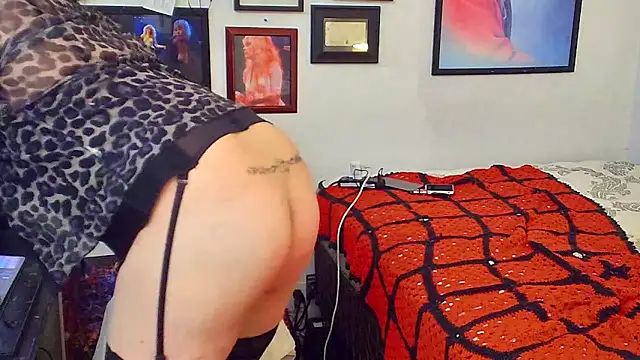 DoMeDoggyDiana online show from 10-18-25, 09:22