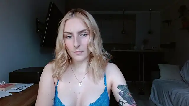 illusorycat online show from 11-18-25, 01:03