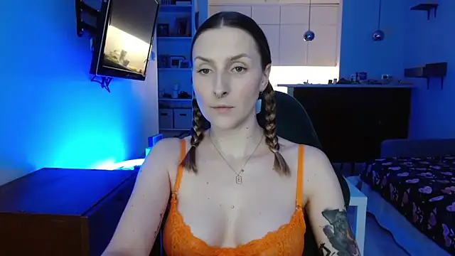 illusorycat online show from 10-24-25, 01:54