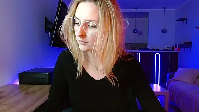 illusorycat online show from 02-10-26, 03:33