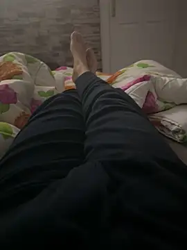 Snapshot of MAHKE12 chatting on 10-24-25, 10:20 MAHKE12 online show from 10-24-25, 10:20