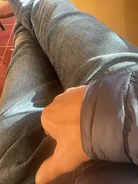 Snapshot of MAHKE12 chatting on 11-27-25, 10:27 MAHKE12 online show from 11-27-25, 10:27