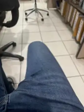 Snapshot of MAHKE12 chatting on 11-17-25, 02:32 MAHKE12 online show from 11-17-25, 02:32