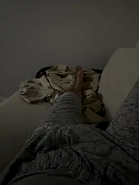 Snapshot of MAHKE12 chatting on 10-06-25, 10:32 MAHKE12 online show from 10-06-25, 10:32