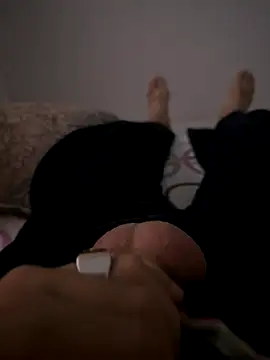 Snapshot of MAHKE12 chatting on 11-10-25, 09:42 MAHKE12 online show from 11-10-25, 09:42