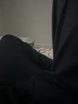 Snapshot of MAHKE12 chatting on 11-05-25, 09:51 MAHKE12 online show from 11-05-25, 09:51