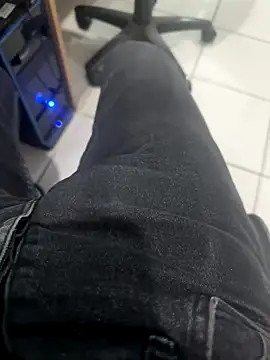 Snapshot of MAHKE12 chatting on 11-06-25, 02:21 MAHKE12 online show from 11-06-25, 02:21