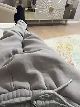 Snapshot of MAHKE12 chatting on 10-19-25, 08:33 MAHKE12 online show from 10-19-25, 08:33