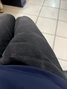 Snapshot of MAHKE12 chatting on 11-07-25, 09:25 MAHKE12 online show from 11-07-25, 09:25