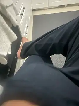 Snapshot of MAHKE12 chatting on 02-05-26, 09:32 MAHKE12 online show from 02-05-26, 09:32