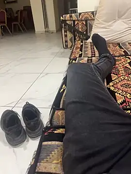 Snapshot of MAHKE12 chatting on 10-08-25, 04:51 MAHKE12 online show from 10-08-25, 04:51