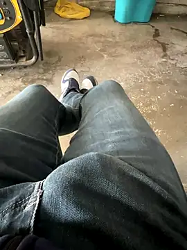 Snapshot of MAHKE12 chatting on 10-24-25, 09:19 MAHKE12 online show from 10-24-25, 09:19